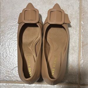 Anne Klein Tan Heels with Elegant Design